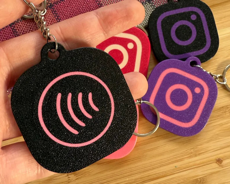 INSTAGRAM LOGO KEYCHAIN