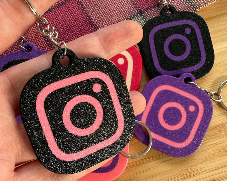 INSTAGRAM LOGO KEYCHAIN
